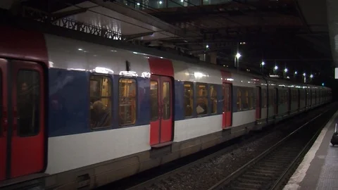 Paris train pulls out of station Stock Footage 91185799