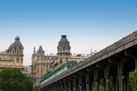 Paris. .Train of underground goes on bridge Foto stock