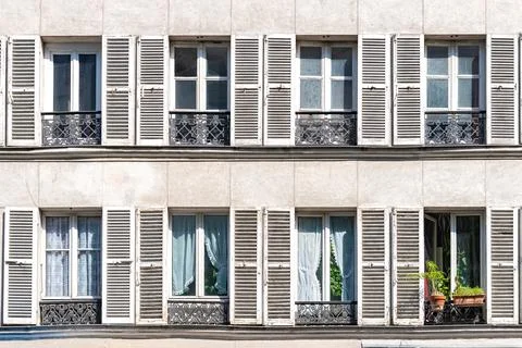 Paris, typical windows. Stockfoto's