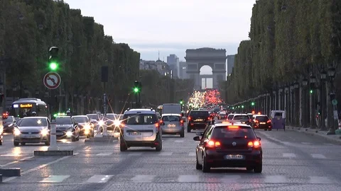 Paris. View of the Champs-Élysées from Place de la Concorde. Evening. Video stock 102630080