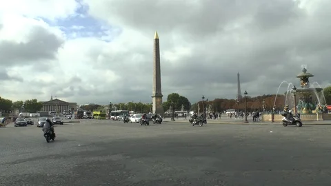 Paris. View Place de la Concorde. Obélisque de Louxor.Traffic. Stock Footage 102632804