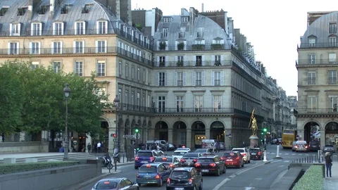 Paris. View of the Place des Pyramides and the Statue de Jeanne d'Arc Paris. 動画素材 103235399