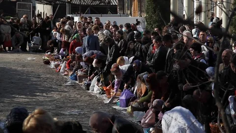 Parishioners near the church. baskets with Easter cakes. food consecration Video stock 123710239