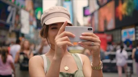 Parisian first time sees Times Square and takes photos Stock Footage 127410191