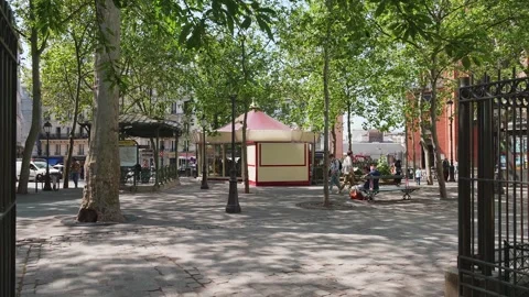 Parisian scene in sun dappled tree shaded plaza in Montmartre district Stock-Footage 308205562