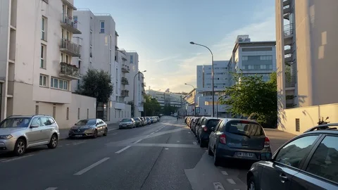 The parisians streets are empty during containment Stock Footage 129415085