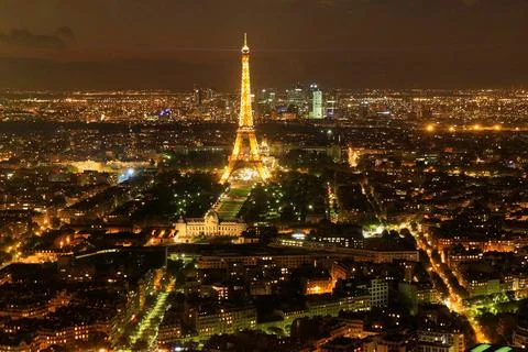 Parisien architecture and Eiffel tower at evening, Paris, France Foto stock