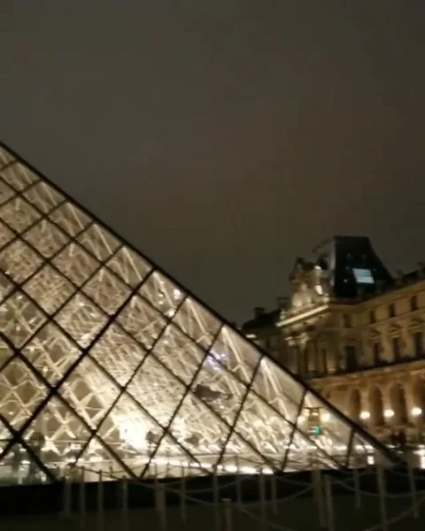 Paris.Louvre.Pyramid.night Video stock 149949058