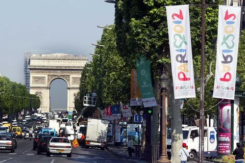 Paris's Open Support For The 2012 Olympic Bid Has Already Got Underway With Flag Stock-Fotos