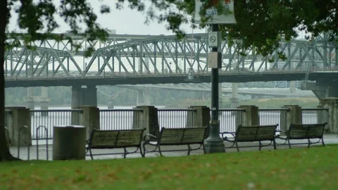 Park Benches and Bridge Focus Pulls Vídeo Stock 127740232