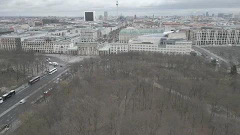 From the park to the Brandenburg Gate, Stock Footage 305673318