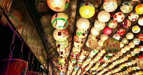 The park displays many hand-painted lanterns for the Lantern Festival. Stockbeeldmateriaal 328488293