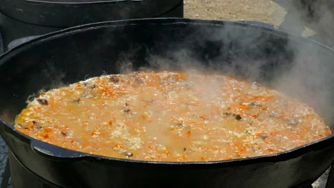 The park is on the fire to cook pilaf Video stock 95215801