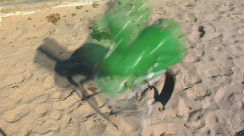 Park frog bounce Stock-Footage 729518