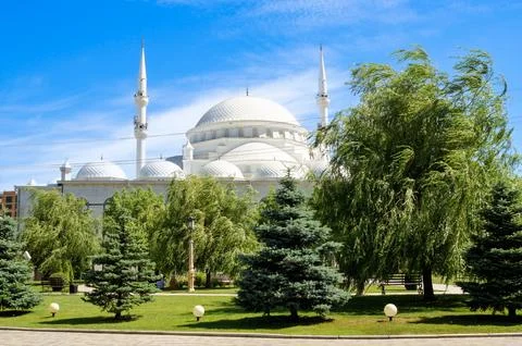 Park in front of the Central Juma Mosque. Фото