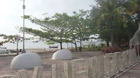 Park in front of the sea 스톡 동영상 220318113
