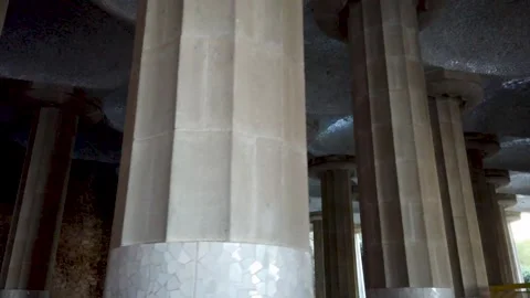 Park Guell columns in Barcelona Vidéo 259501718
