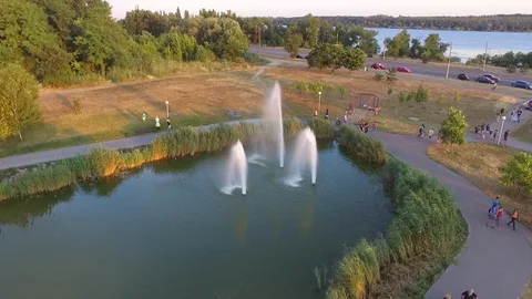 The park with a lake and forfeits which rises out of the water  quadro Stock Footage 71249921