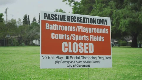 Park quarantine - coronvirus shut down Stock Footage 128015666
