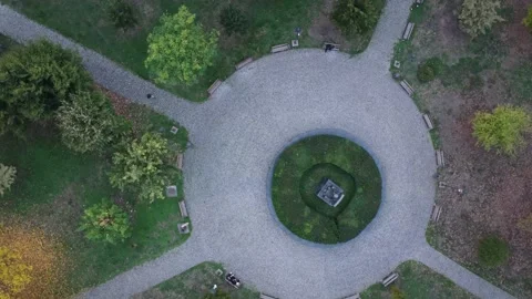 Park rotating drone shot Video stock 176382892