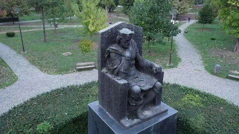 Park statue drone shot Video stock 176381628