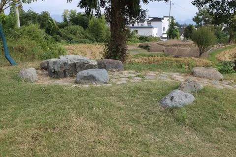 In the park, there is an area of grass on which large stones and rocks have.. Stock Photos