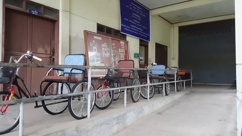 Parked empty wheelchairs next to ramp, Cope visitors center, Vientiane, Laos Vídeos de archivo 75822188