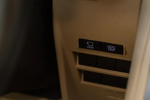 Parking assistance camera switch. Modern car electronic safety systems. Parki Foto stock