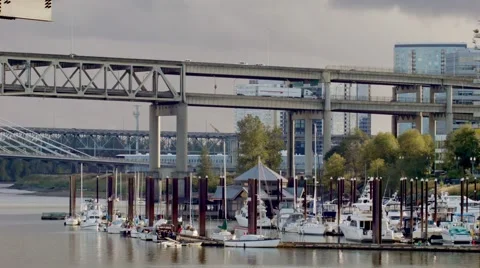 Parking for boats under the bridge Vidéo 43074822