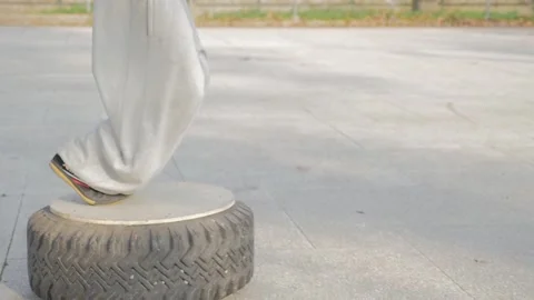 Parkour athlete makes two long jumps in a row. 库存影片 155076157