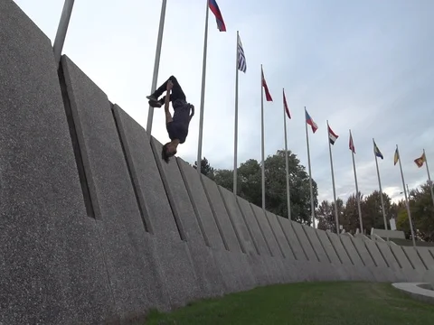 Parkour Freerunning 2 Step Layout Wall Flip Slow Motion 스톡 동영상 80164375