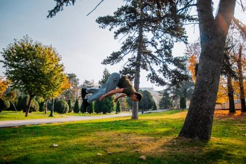 Parkour man in action while doing parkour tricks Foto stock