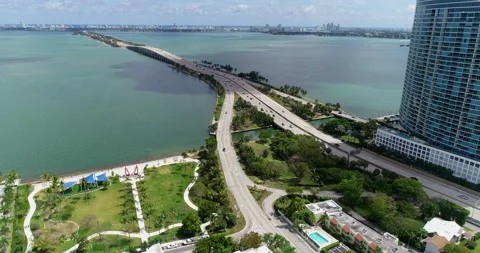 Parks along the bridge Video stock 149680317