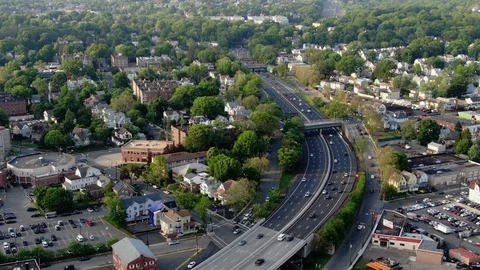 Parkway interchange and roadside stores in Bloomfield Stockbeeldmateriaal 108296202
