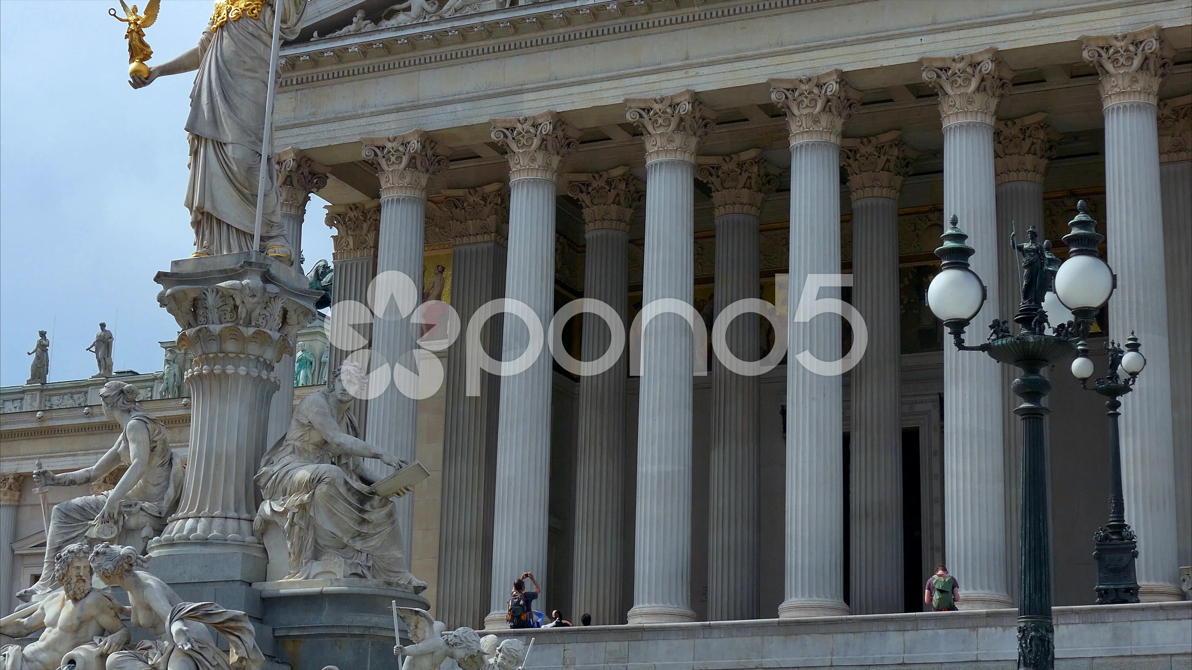Pallas Athene Fountain, Parliament Building, Vienna, Austria скачать