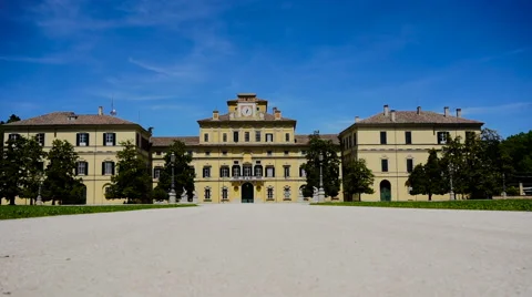 Parma ducal palace with running man Vidéo 67990896