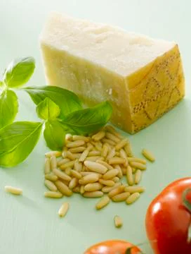 Parmesan, pine nuts, basil and tomatoes Foto stock