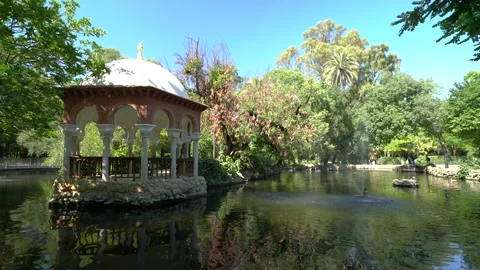 The Parque de Maria Luisa on a summer morning. Seville, Andalusia, Spain. Stockbeeldmateriaal 160075314