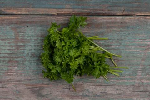 Parsley on table Foto stock