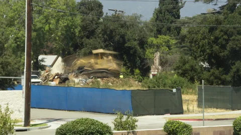 Part 4 time lapse of a Pasadena, California house being completely demolished Stock Footage 148929462
