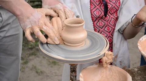 Part 7. Teaching how to make pottery on potter's wheel Video stock 50349331