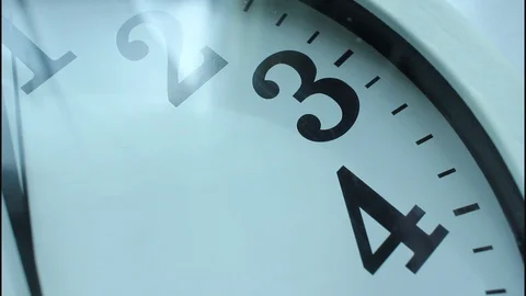 Part of the clock in the movement of the arrow, the seconds of the past tense Vídeo Stock 88585654