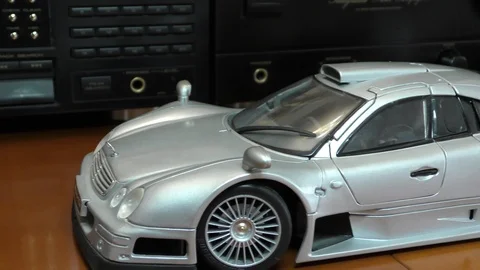 A part of a collection in front of a video camera for the public Vidéo 125563868