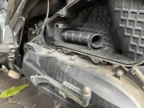 Part inside of motorcycle air filter with a lot of dirt in a workshop Stock Photos