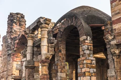 Part of the Qutb complex (Qutub),  an array of monuments and buildings at Meh Fotos de archivo