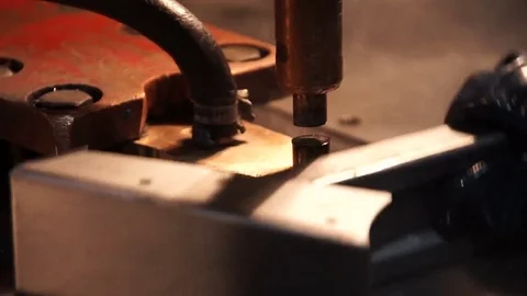 Part welding on factory 動画素材 83242100