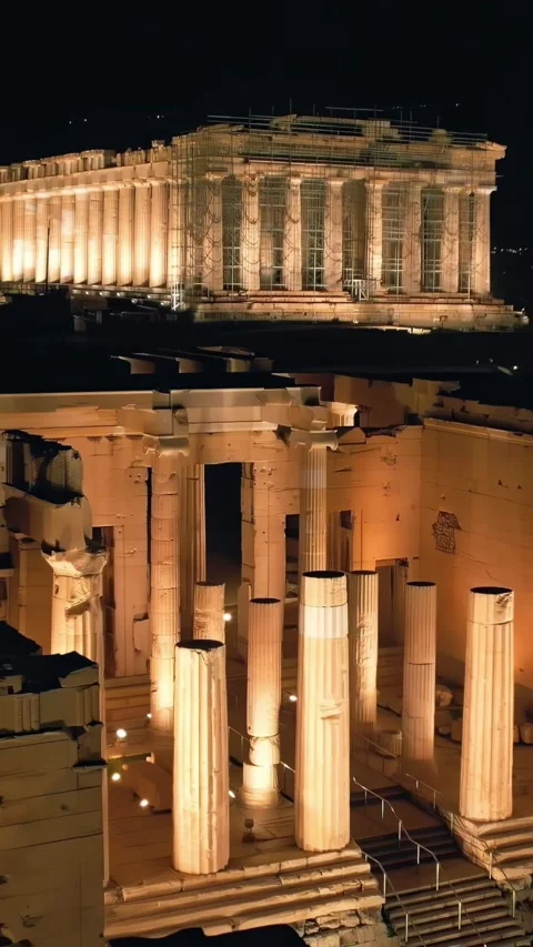 The Parthenon illuminated at night showcasing ancient Greek architecture in.. Vídeos de archivo 335085197