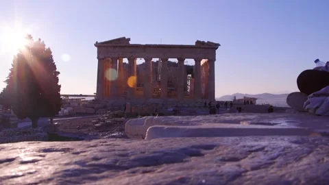 The Parthenon's position on the Acropolis dominates the city skyline of 스톡 동영상 165206996