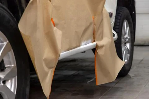 Partial painting of the lower elements of the body of a white SUV car after d Foto stock