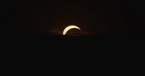 Partial Solar Eclipse 2026 at Sunset over the Wachau — Static Shot, Sun Setting Vídeos de archivo 342919024